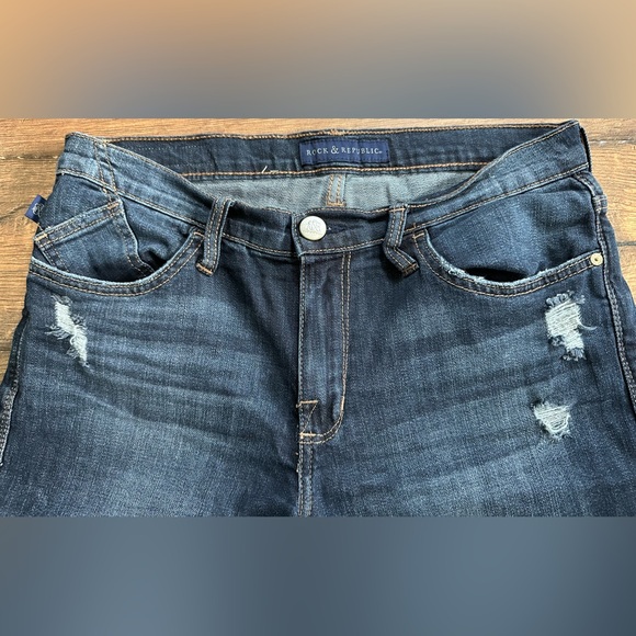 ROCK & REPUBLIC KRISTY DEMIN BERMUDA SHORTS
SIZE: 10 - Picture 2 of 6